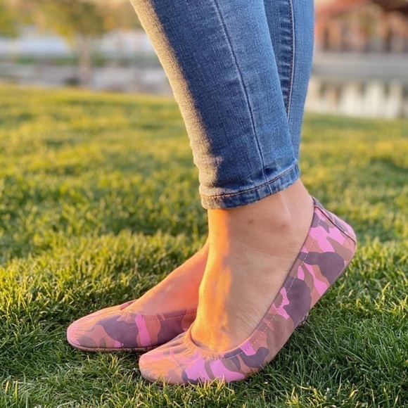 The Storehouse Gray/Tan/Pink Bubblegum Camo Genuine Leather Ballet Flats - Picture 10 of 11